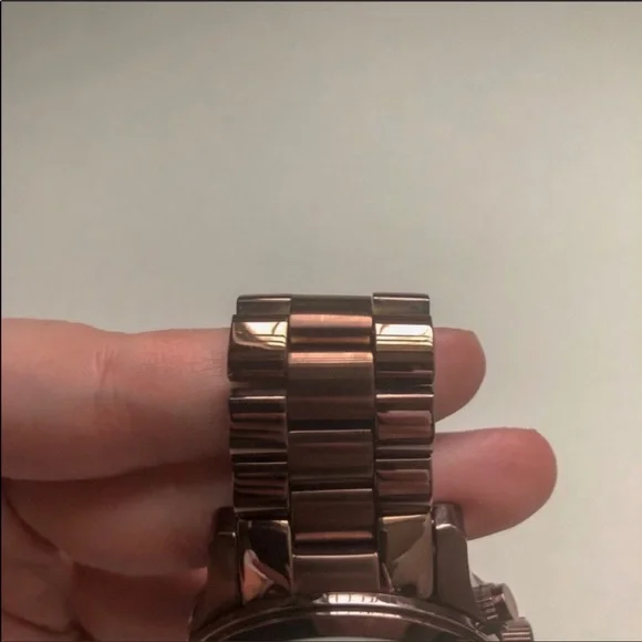 Michael Kors Oversized Watch - Picture 8 of 8